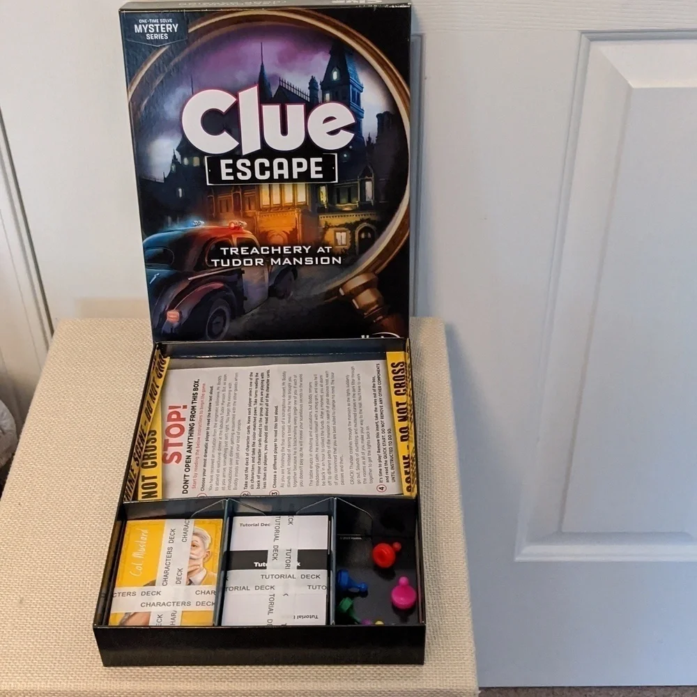 Hasbro Gaming Clue Escape Party 